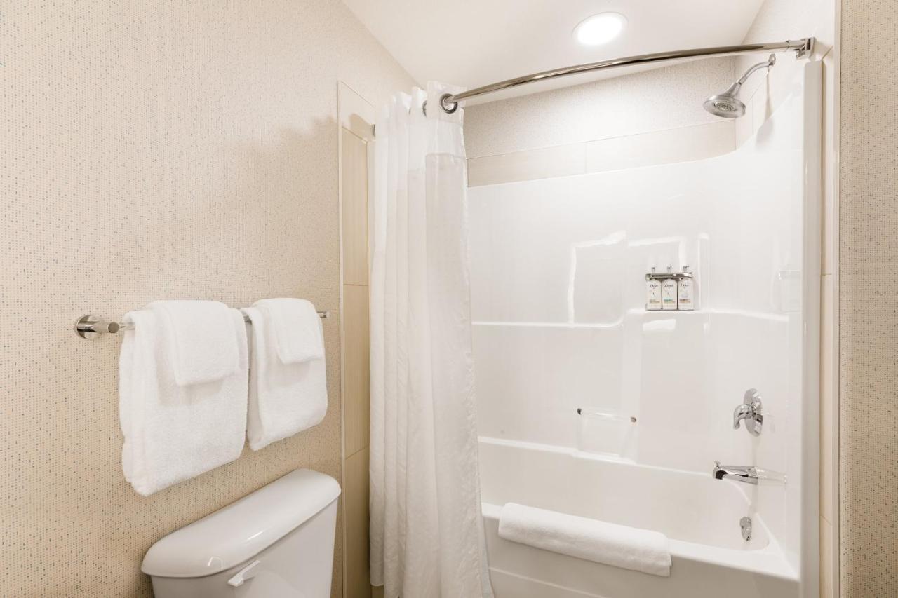 Holiday Inn Express Grande Prairie By Ihg Exterior foto